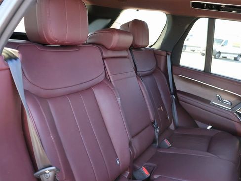 Used 2023 Land Rover Range Rover SE image 12