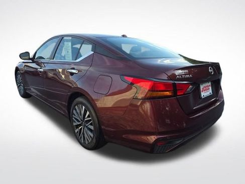 Used 2024 Nissan Altima 2.5 SV FWD image 3