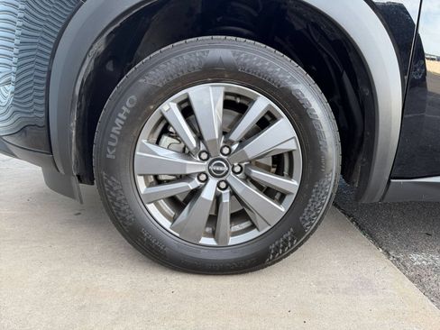 Used 2025 Nissan Pathfinder SV FWD image 33