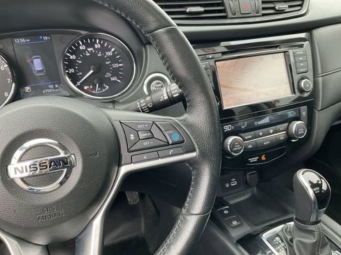 Used 2019 Nissan Rogue SV w/ Sun & Sound Touring Package image 21