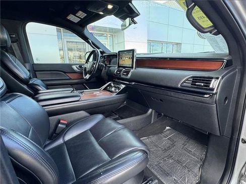 Used 2020 Lincoln Navigator 4WD image 9