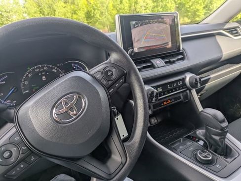 Used 2025 Toyota RAV4 LE AWD/4WD image 30