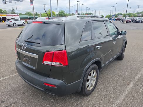 Used 2013 Kia Sorento LX w/ Convenience Pkg FWD image 3