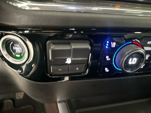 Used 2024 Chevrolet Silverado 2500 High Country w/ High Country Premium Package AWD/4WD image 24