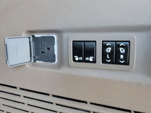 Used 2021 GMC Yukon XL Denali w/ Denali Premium Package image 59