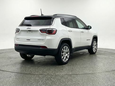 Used 2025 Jeep Compass Limited image 9