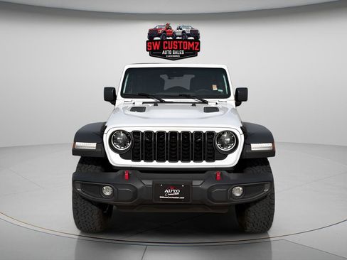 Used 2024 Jeep Wrangler Unlimited Rubicon image 2