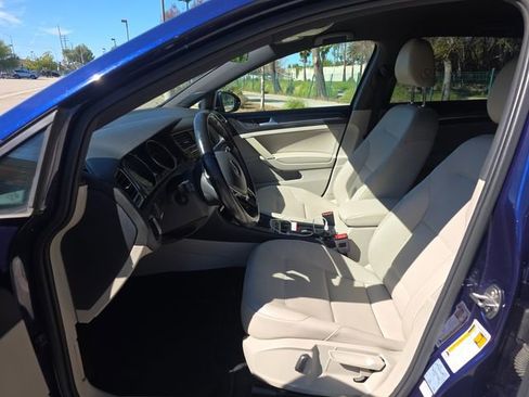 Used 2017 Volkswagen e-Golf SEL Premium image 21