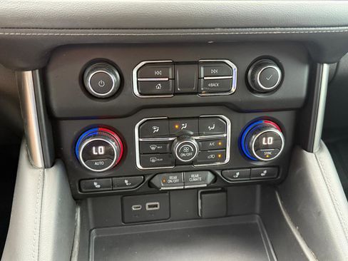 Used 2021 Chevrolet Tahoe Z71 w/ Z71 Off-Road Package image 16