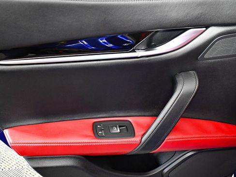 Used 2017 Maserati Ghibli S image 37