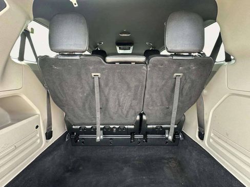 Used 2019 Dodge Grand Caravan SXT FWD image 10