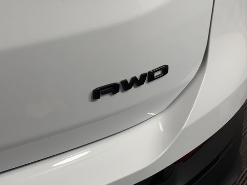 Used 2023 GMC Terrain SLE w/ Driver Convenience Package image 17