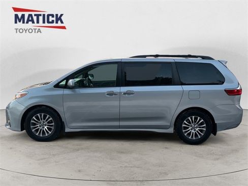 Used 2020 Toyota Sienna Limited Premium image 4