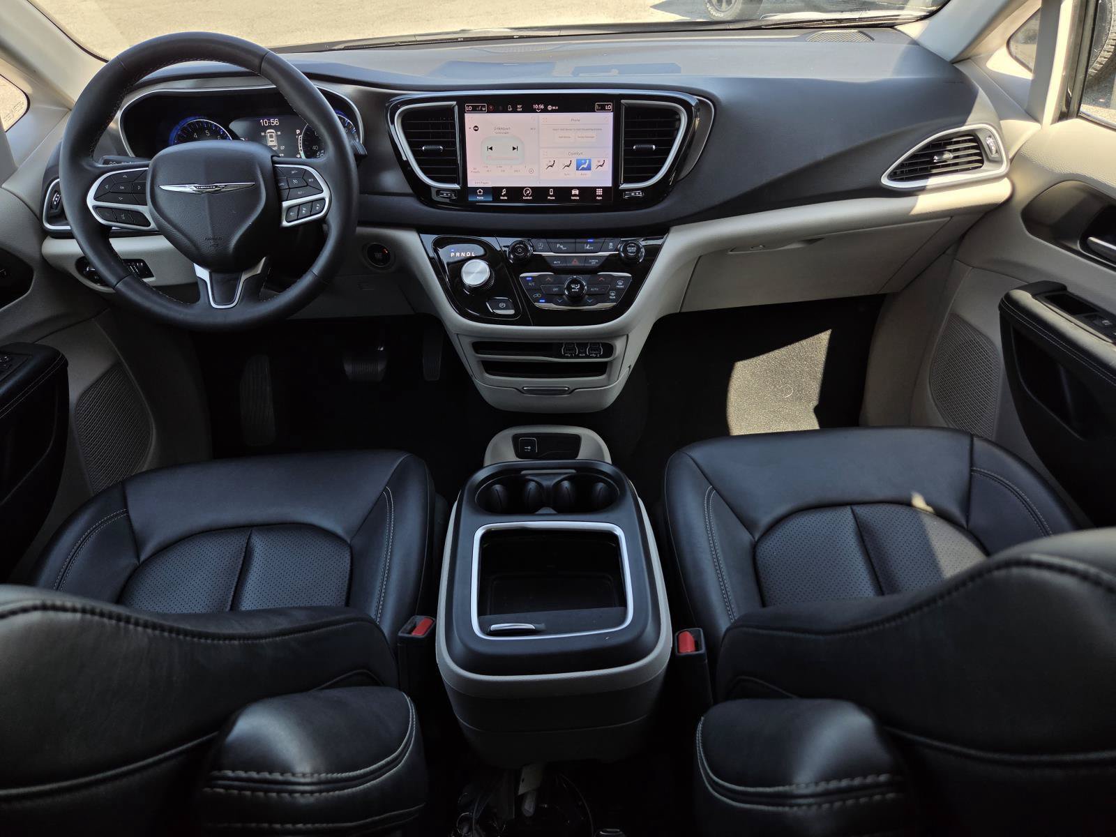 Used 2024 Chrysler Pacifica Touring-L FWD image 13