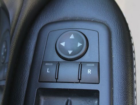 Used 2016 Dodge Grand Caravan SXT image 29