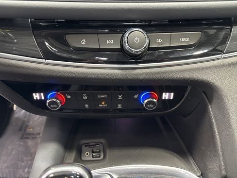 Used 2020 Buick Enclave Essence w/ Sport Touring Edition image 21