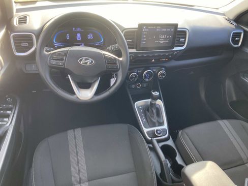 Used 2023 Hyundai Venue SEL image 13