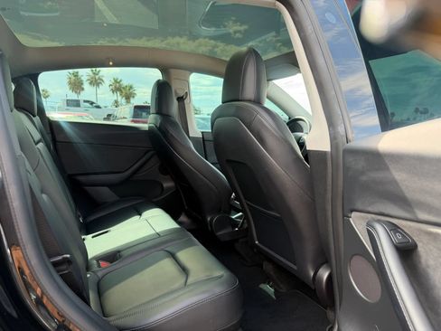 Used 2022 Tesla Model Y Performance AWD/4WD image 26