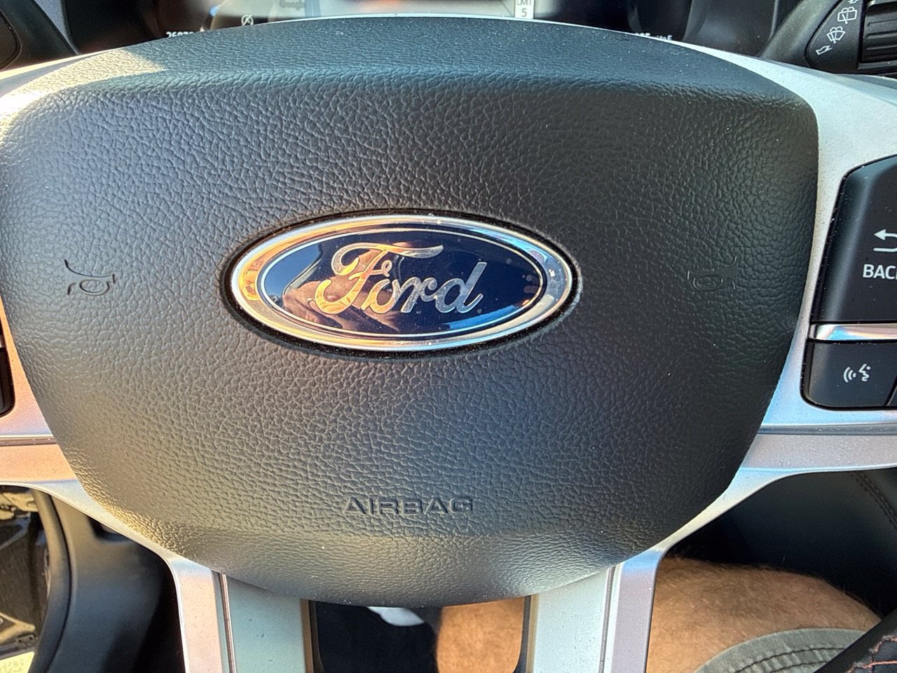 Used 2025 Ford Explorer Active w/ Active Comfort Package RWD image 27