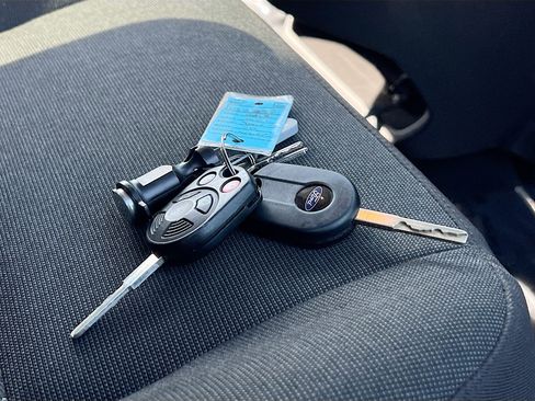 Used 2018 Ford Transit 150 XLT image 35