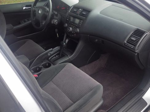 Used 2004 Honda Accord LX image 14