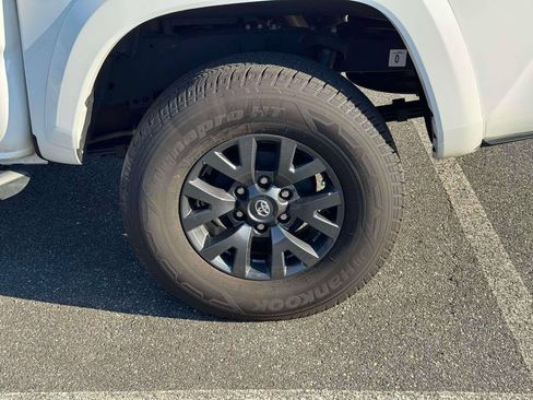 Used 2023 Toyota Tacoma SR5 RWD image 11