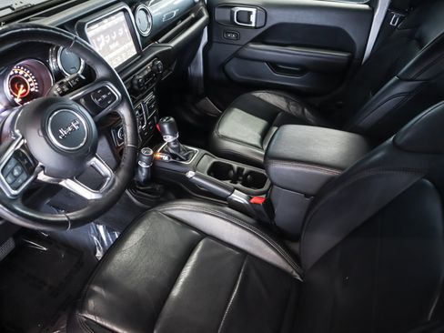 Used 2019 Jeep Wrangler Unlimited Sahara AWD/4WD image 21