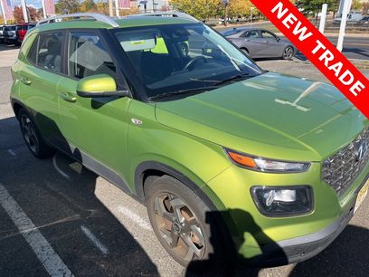 Used 2022 Hyundai Venue SEL w/ Cargo Package