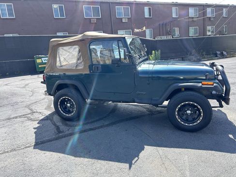 Used 1993 Jeep Wrangler Base 2dr 4WD SUV image 15