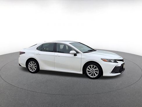 Used 2023 Toyota Camry LE image 2