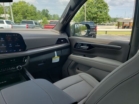 New 2026 Chevrolet Suburban Z71 w/ Z71 Off-Road Package AWD/4WD image 37