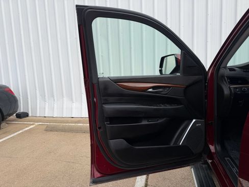 Used 2016 Cadillac Escalade Premium AWD/4WD image 9
