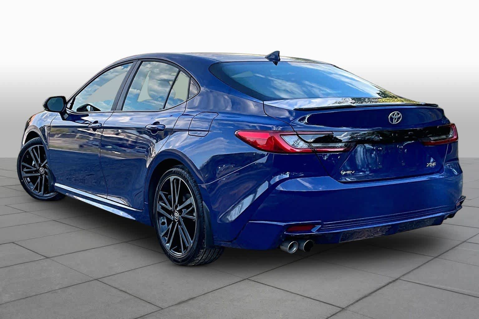 Used 2025 Toyota Camry XSE FWD image 12