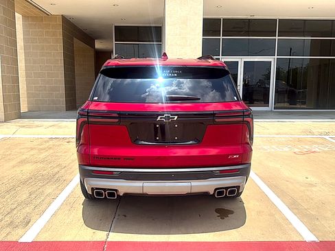 Used 2024 Chevrolet Traverse Z71 AWD/4WD image 6