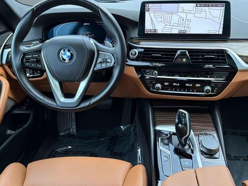 Used 2023 BMW 530e w/ Premium Package RWD image 28
