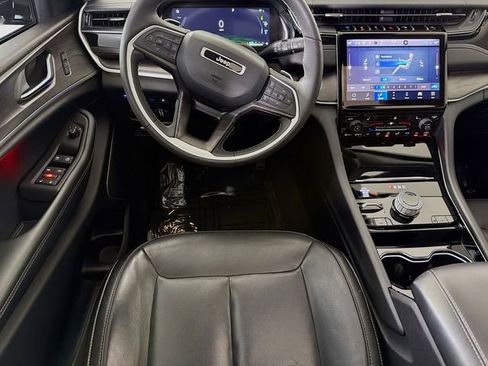 Used 2022 Jeep Grand Cherokee Limited 4xe image 25