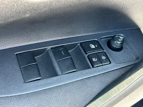 Used 2025 Toyota Corolla LE FWD image 18