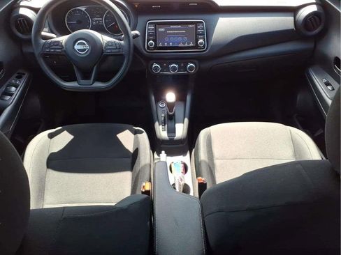 Used 2025 Nissan Kicks Play S image 11