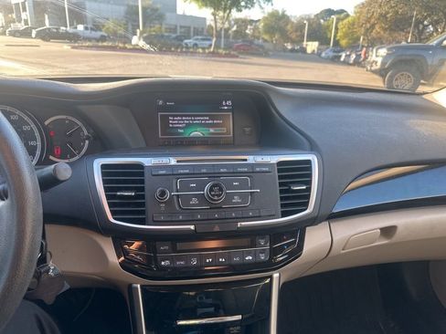 Used 2017 Honda Accord LX image 4