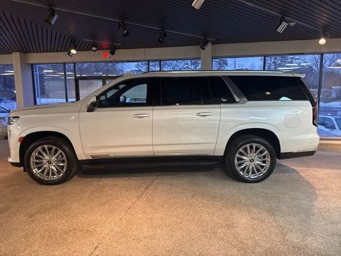 Used 2023 Cadillac Escalade ESV Premium Luxury image 8