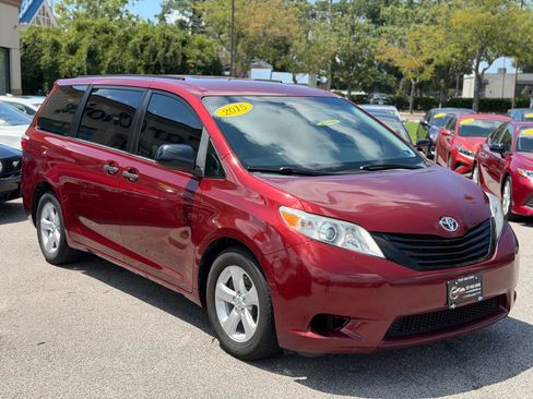 Used 2015 Toyota Sienna L FWD image 3