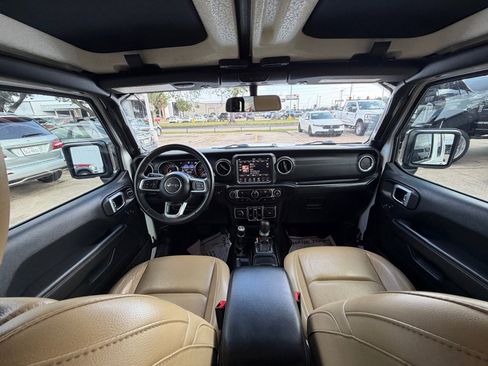 Used 2019 Jeep Wrangler Unlimited Sahara image 25