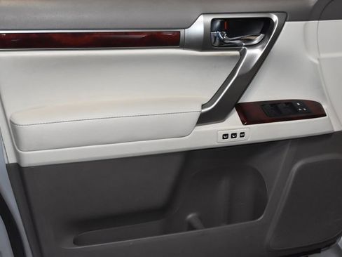 Used 2013 Lexus GX 460 Premium image 4