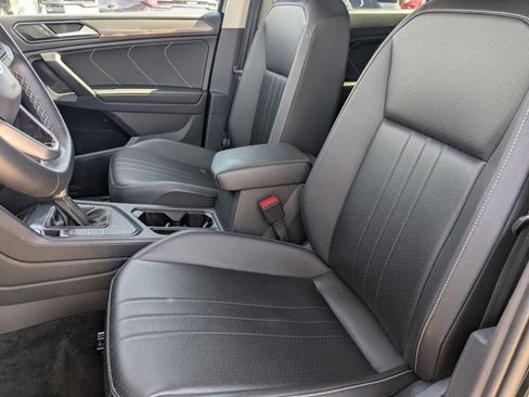 Used 2024 Volkswagen Tiguan SE image 18