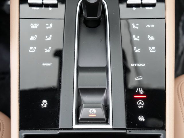 Certified 2026 Porsche Macan AWD/4WD image 21
