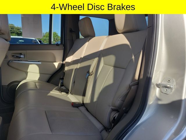 Used 2009 Jeep Liberty Limited w/ Premium Group AWD/4WD image 26