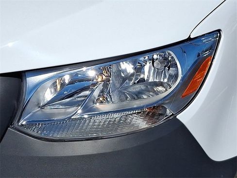 Used 2025 Mercedes-Benz Sprinter 2500 image 9