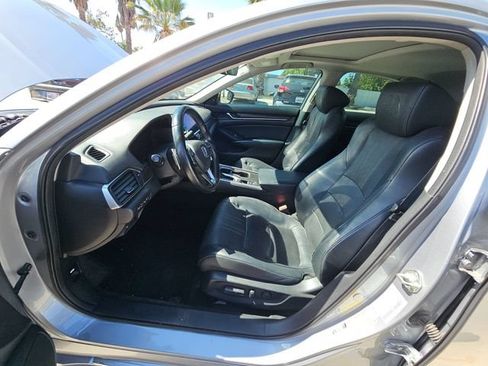 Used 2018 Honda Accord Touring image 5