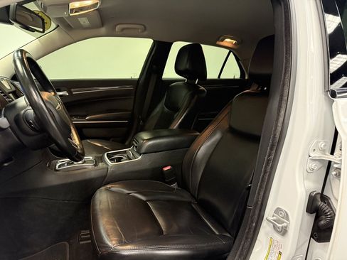 Used 2021 Chrysler 300 Touring L RWD image 21