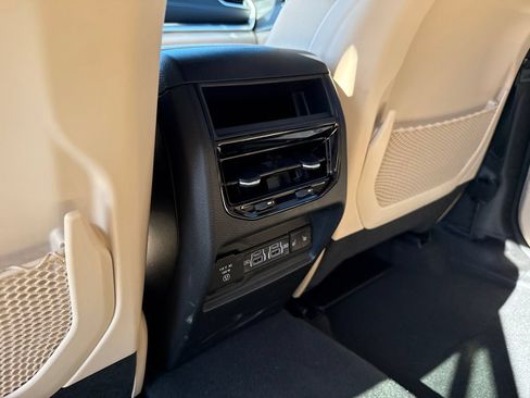Used 2025 Jeep Grand Cherokee Limited AWD/4WD image 27